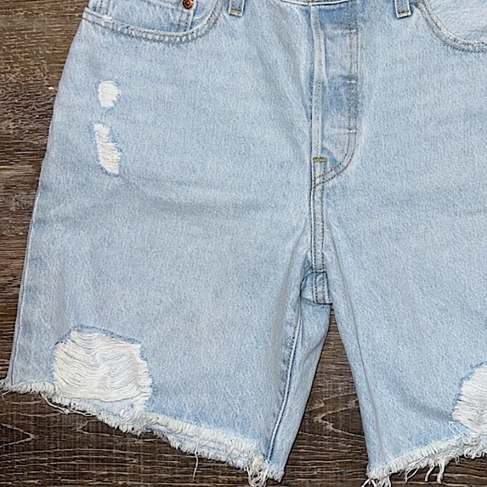 NWOT Levi’s 501 Mid Thigh Shorts - Picture 6 of 14